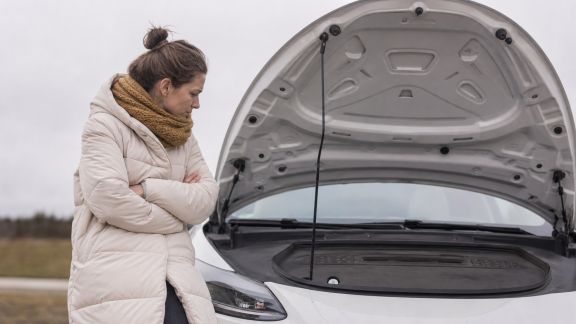 Batterie à plat : que faire en cas de panne sur une voiture électrique ?