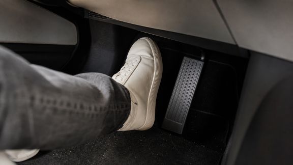 Qu’est-ce que la conduite à une pédale sur les électriques et quels sont ses avantages ?