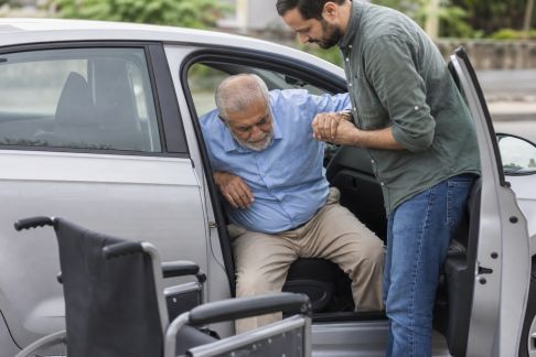 Accessibilité routière : comment aider les personnes à mobilité réduite en voiture