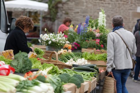 Découvrir les plus beaux marchés de France accessibles en voiture