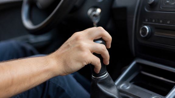 Passer le permis boîte de vitesse manuelle : étapes et conseils pratiques