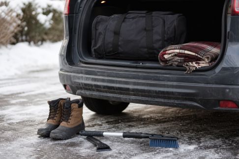 Préparer sa voiture pour les vacances d’hiver : conseils essentiels