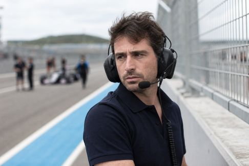 Portrait d’un ingénieur de course : coulisses et rôle clé sur la grille de départ