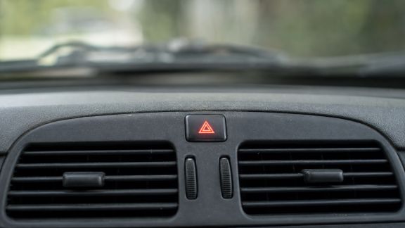 Comment bien utiliser les feux de détresse en situation à risque