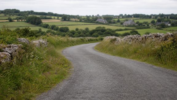 Traverser la Bretagne par ses routes mythiques : suggestions d’itinéraires authentiques