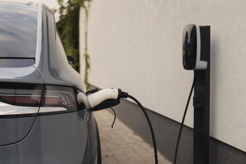 Électricité verte : recharger son hybride ou électrique plus écologiquement