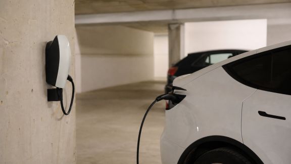 Quels équipements sont nécessaires pour recharger son véhicule électrique en copropriété ?