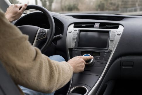 Comment adapter son mode de conduite pour maximiser la performance d’une hybride ?