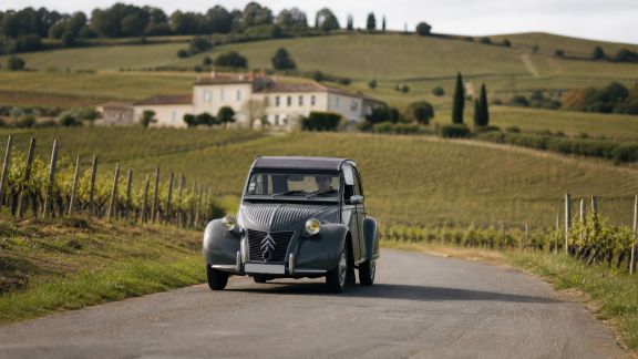 Voyager en voiture ancienne dans les régions viticoles françaises