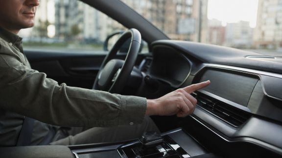 Automobile et intelligence artificielle : quelles applications concrètes en 2026 ?